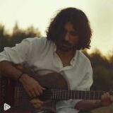نی لبک بر لب نشسته رو چمن